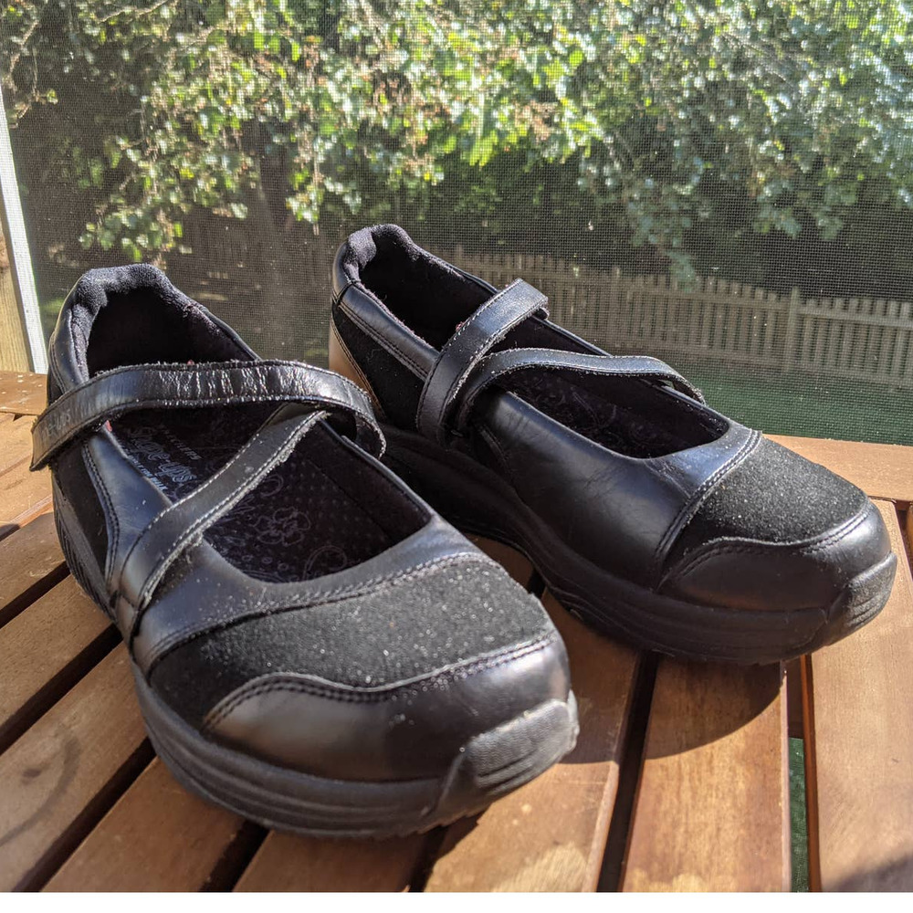 Skechers Womens ShapeUps Black loafers Mary Jane 24866  * size 8